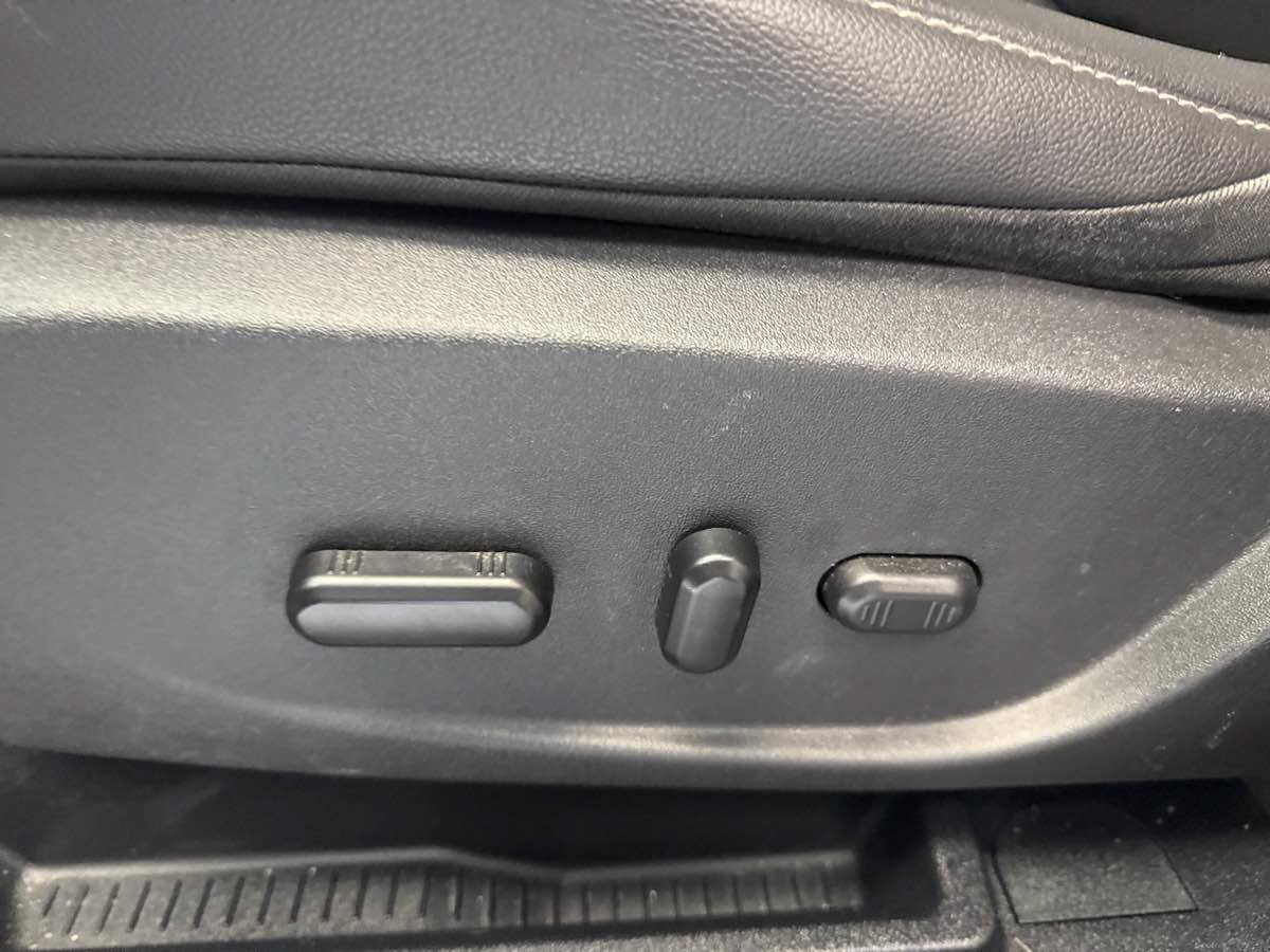 Used 2016 Ford Escape SE w/ SE Leather Comfort Package FWD image 28