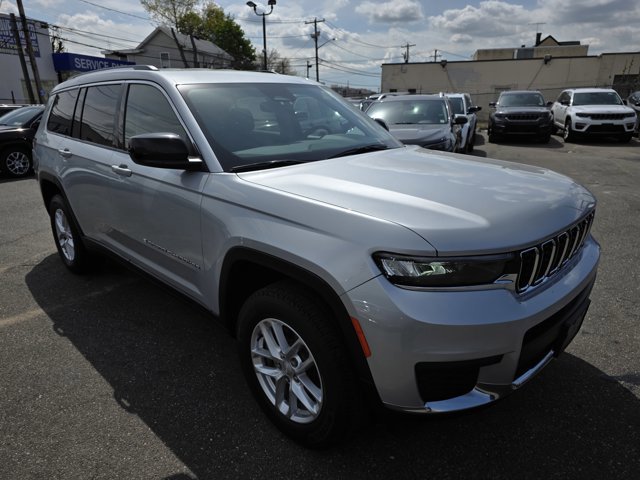 Used 2022 Jeep Grand Cherokee L Laredo w/ Luxury Tech Group I AWD/4WD image 1