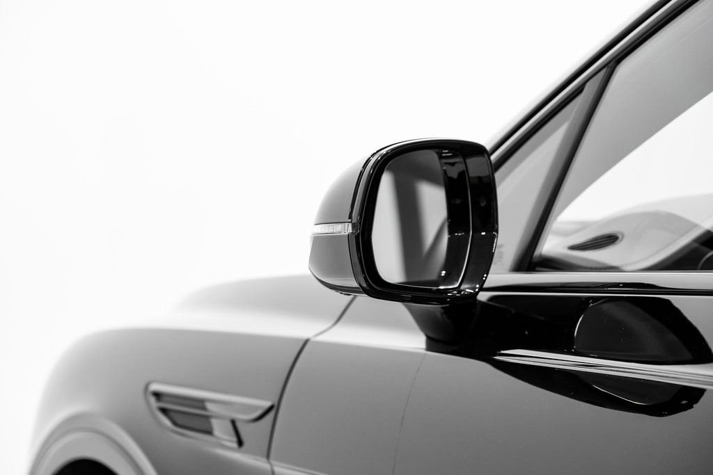 Used 2023 Bentley Bentayga image 44