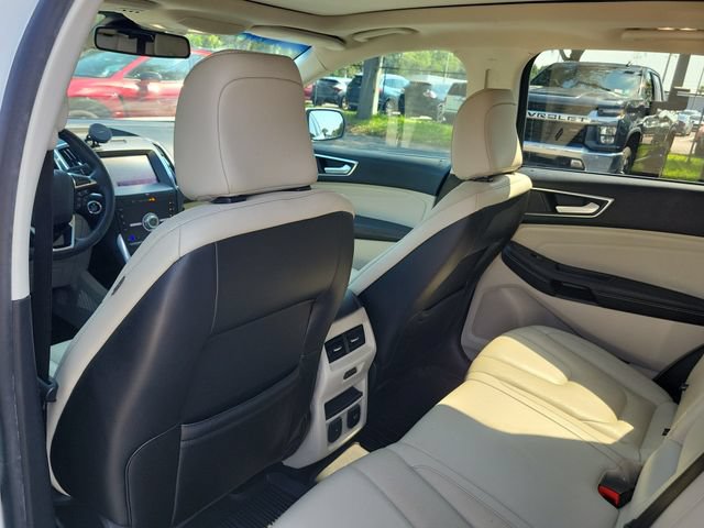 Used 2020 Ford Edge Titanium w/ Equipment Group 301A FWD image 17