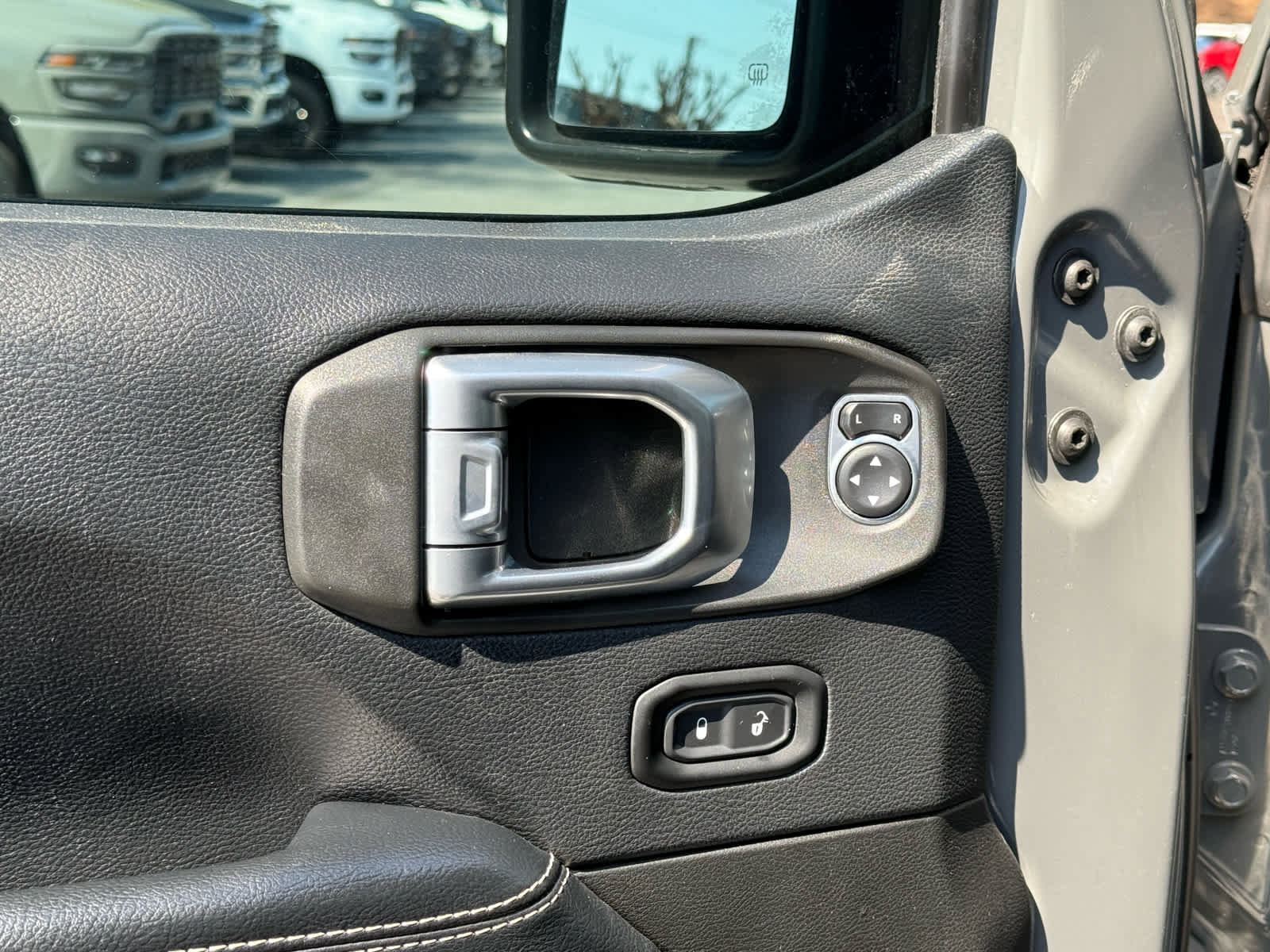 Used 2019 Jeep Wrangler Unlimited Sahara image 14