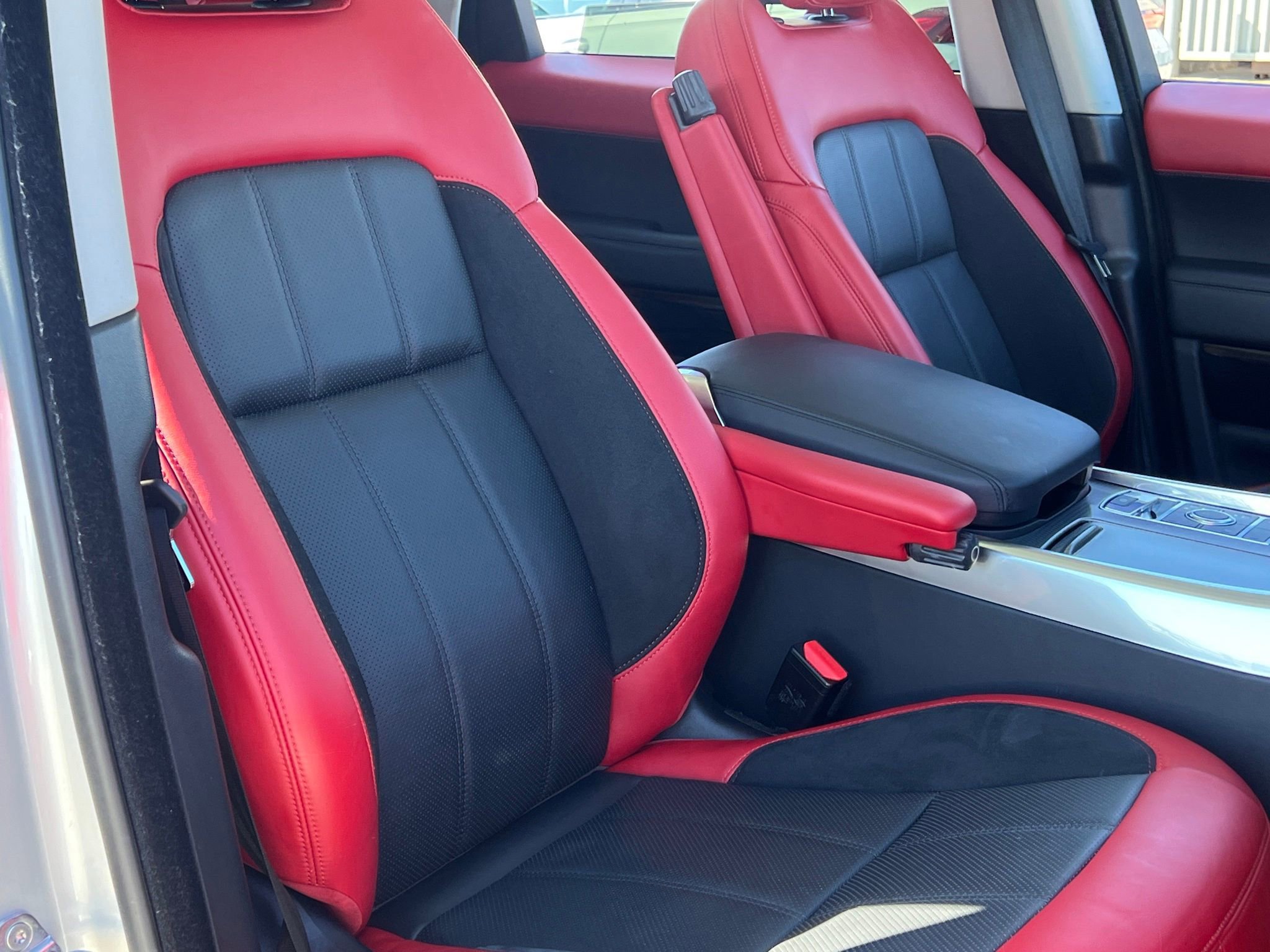 Used 2020 Land Rover Range Rover Sport HST image 17