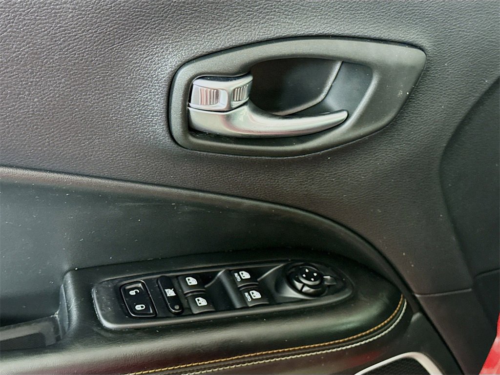 Used 2020 Jeep Compass Latitude w/ Popular Equipment Group image 23