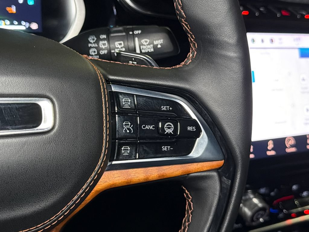 Used 2022 Jeep Grand Cherokee Summit AWD/4WD image 27