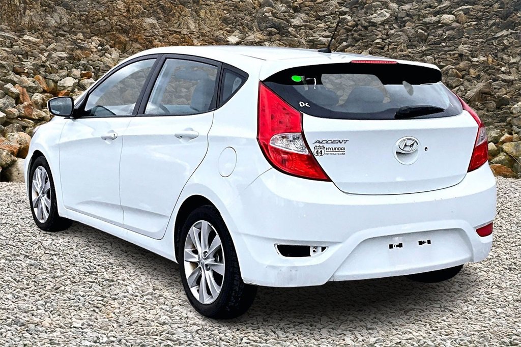 Used 2012 Hyundai Accent SE image 10