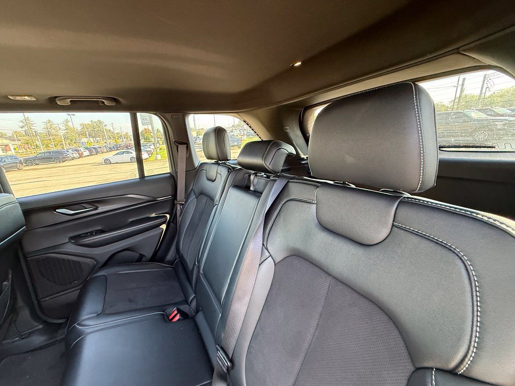 Used 2023 Jeep Grand Cherokee Altitude AWD/4WD image 25