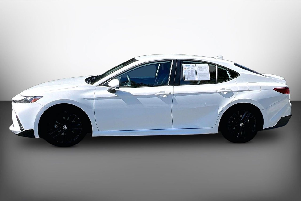 Used 2025 Toyota Camry SE FWD image 5