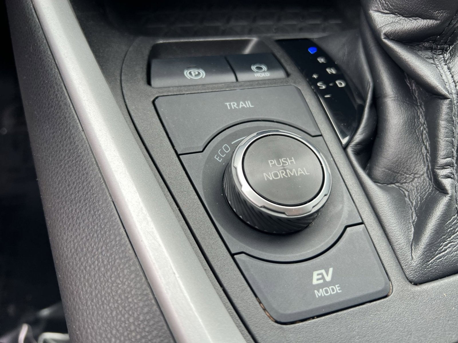 Used 2021 Toyota RAV4 XLE image 29