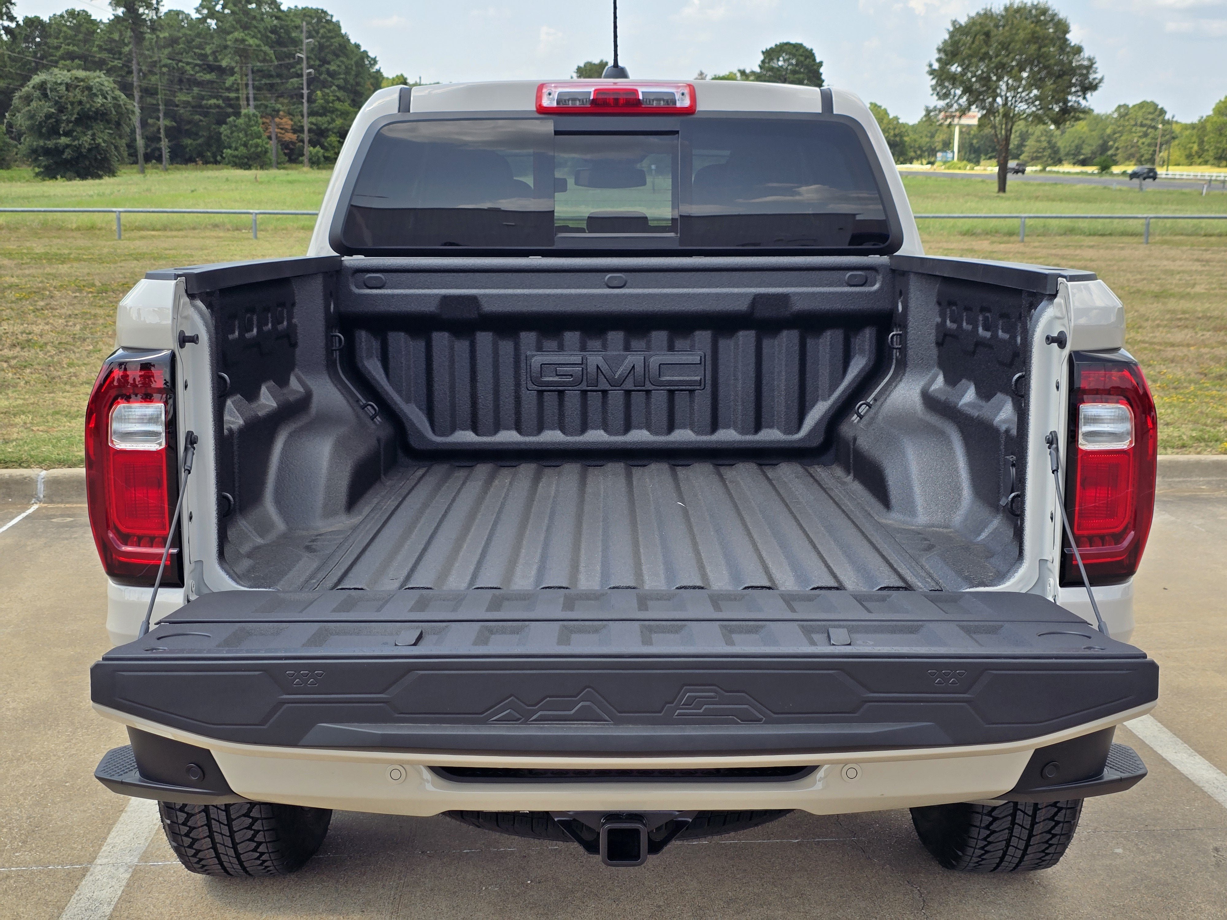 New 2026 GMC Canyon AT4 w/ Technology Plus Package AWD/4WD image 7