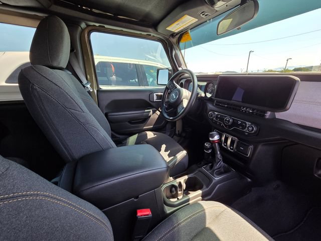Used 2025 Jeep Wrangler Sport AWD/4WD image 19