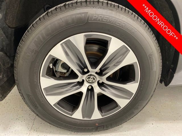 Used 2023 Toyota Highlander XLE image 7