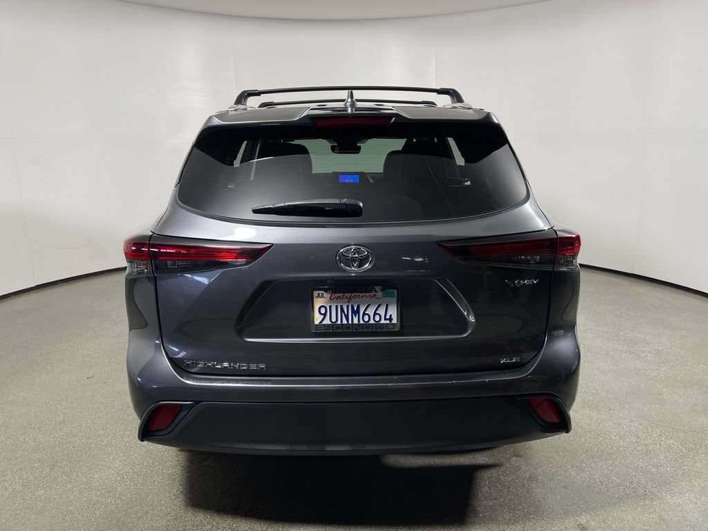 Certified 2025 Toyota Highlander XLE AWD/4WD image 4