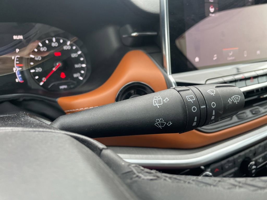 Used 2024 Jeep Compass Limited image 25