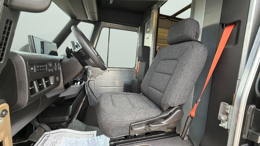 Used 2024 Chevrolet Brightdrop 600 w/ Commercial Equipment Package AWD/4WD image 17