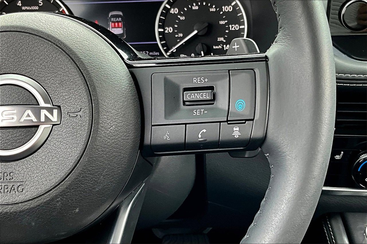 Used 2023 Nissan Rogue SL w/ SL Premium Package image 12