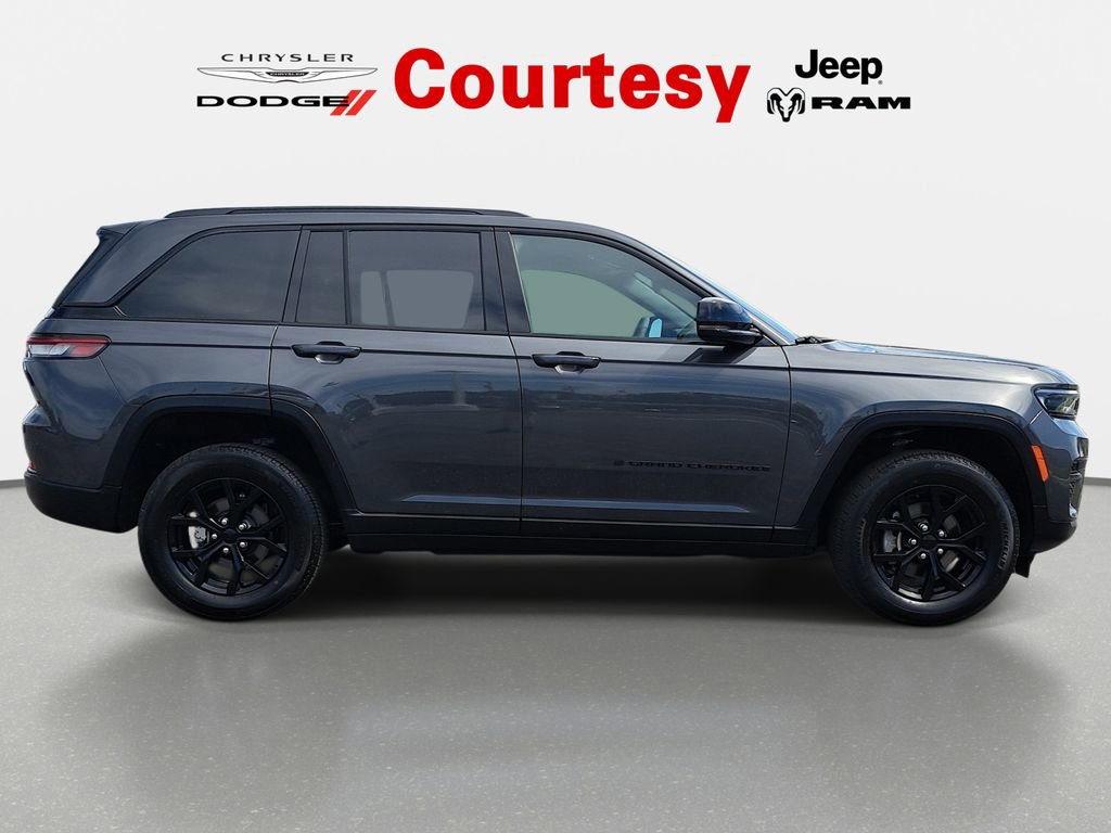 Used 2024 Jeep Grand Cherokee Altitude AWD/4WD image 36