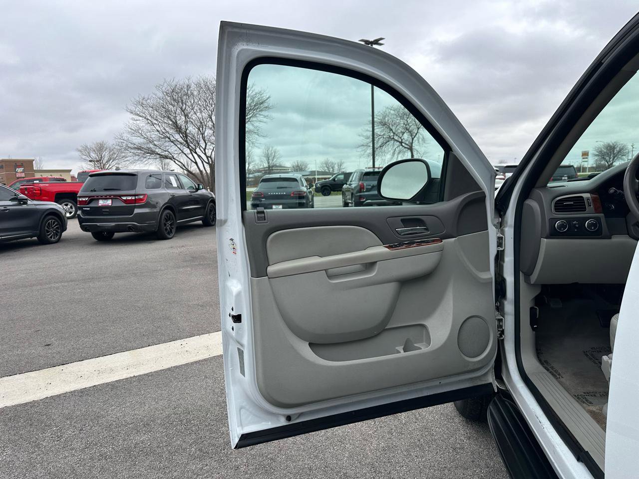 Used 2010 Chevrolet Tahoe LT AWD/4WD image 11