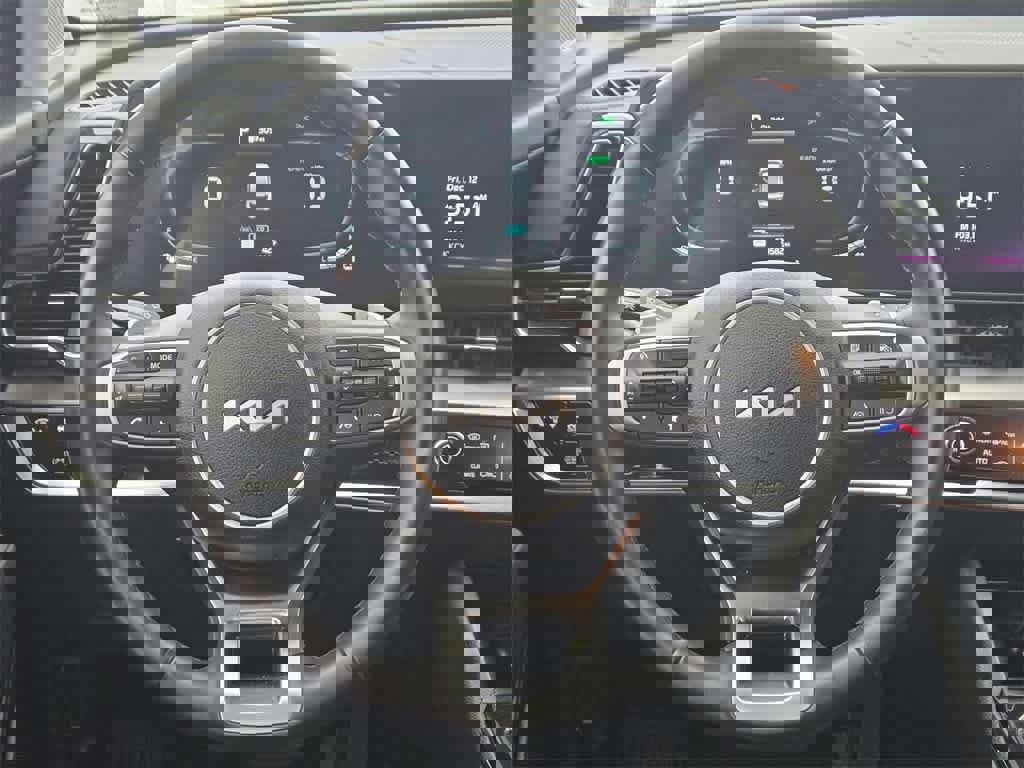 Used 2023 Kia Sportage EX image 12