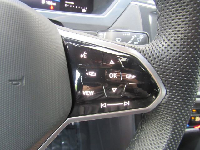Used 2022 Volkswagen Tiguan SE R-Line FWD image 37