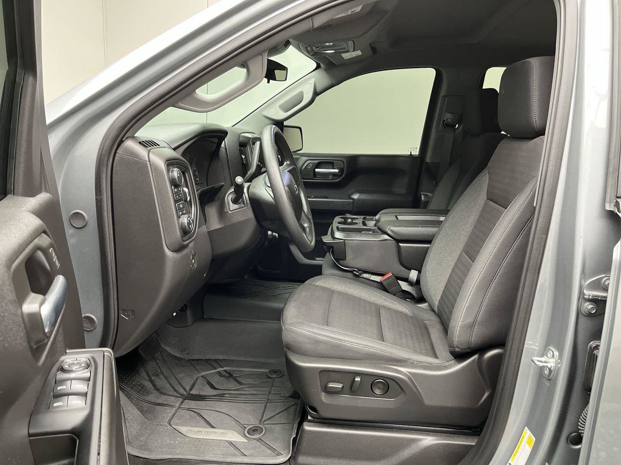 Certified 2024 Chevrolet Silverado 1500 Custom Trail Boss w/ Turbomax Blackout Package AWD/4WD image 3