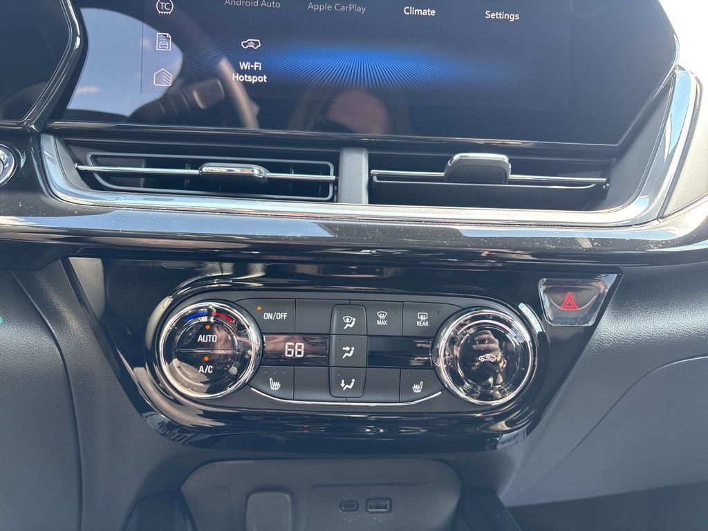 New 2025 Chevrolet Trax RS w/ Sunroof Package image 16