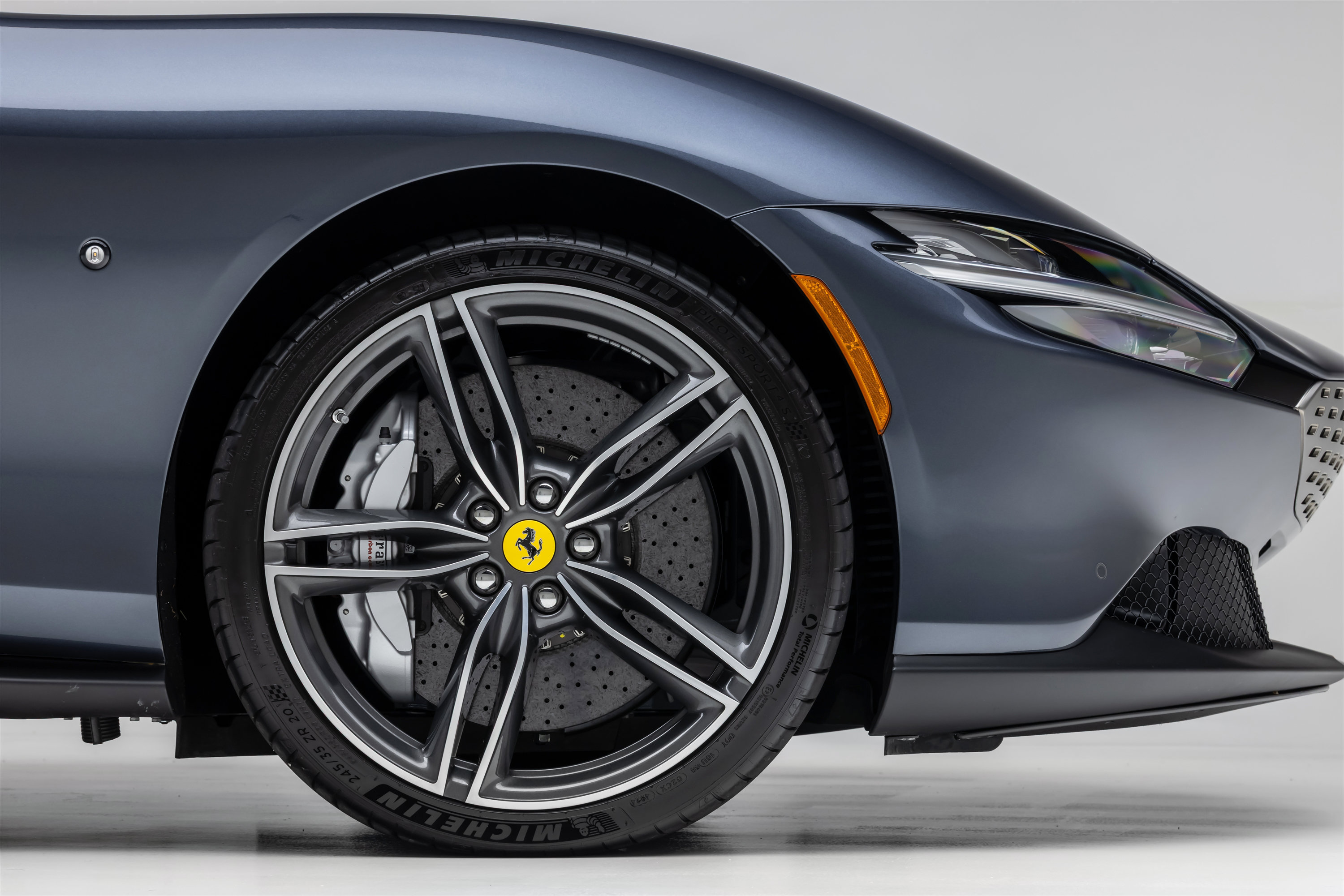 Used 2025 Ferrari Roma Spider RWD image 13