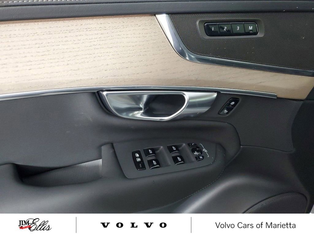 New 2025 Volvo XC90 B6 Core w/ Climate Package image 20