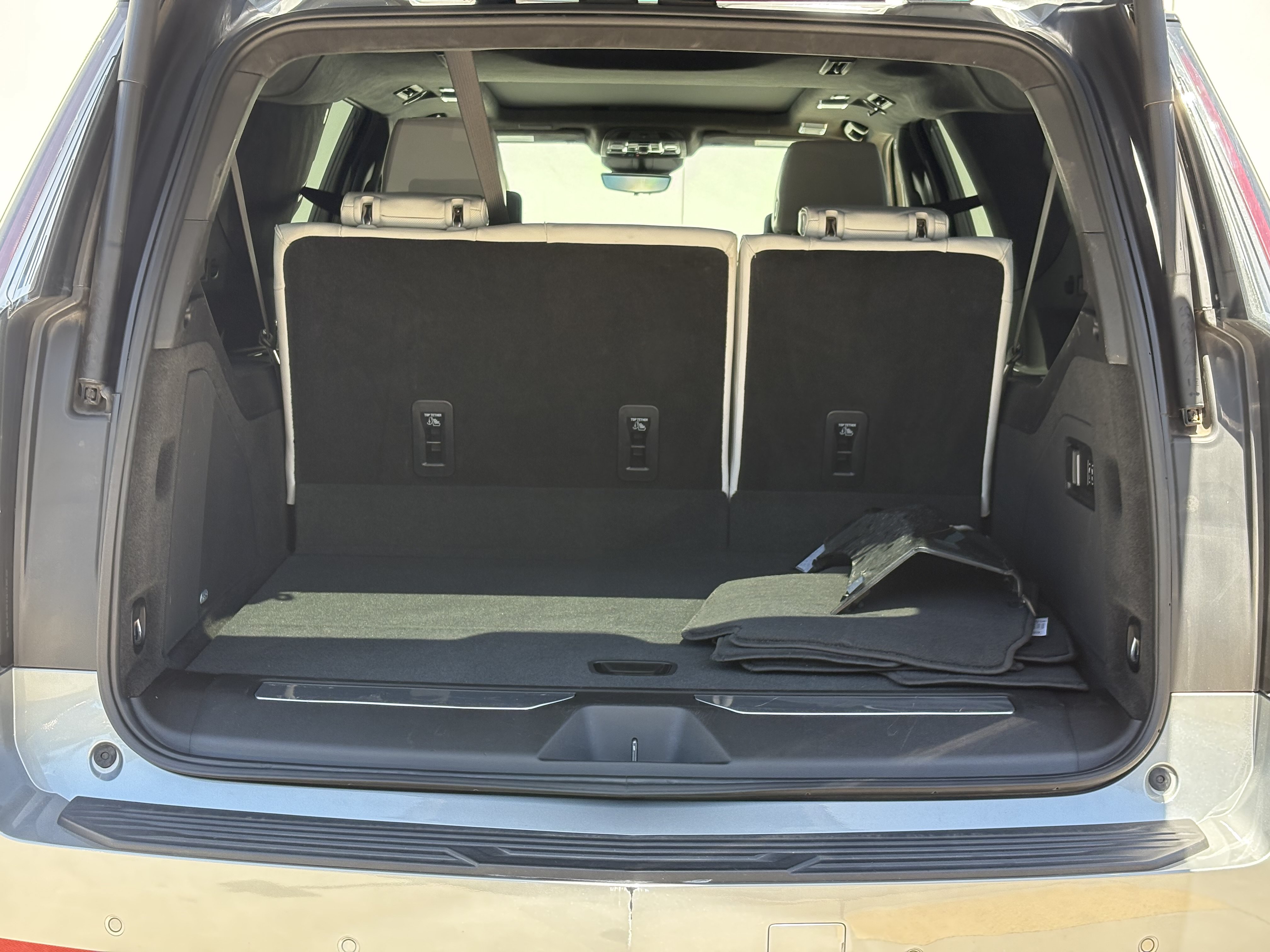 Certified 2025 Cadillac Escalade ESV V AWD/4WD image 9
