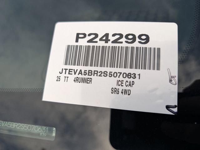 Used 2025 Toyota 4Runner SR5 AWD/4WD image 36