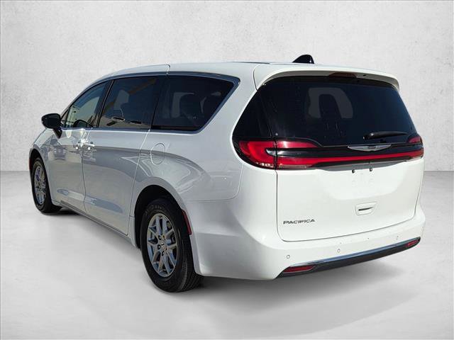 Used 2024 Chrysler Pacifica Touring-L FWD image 8