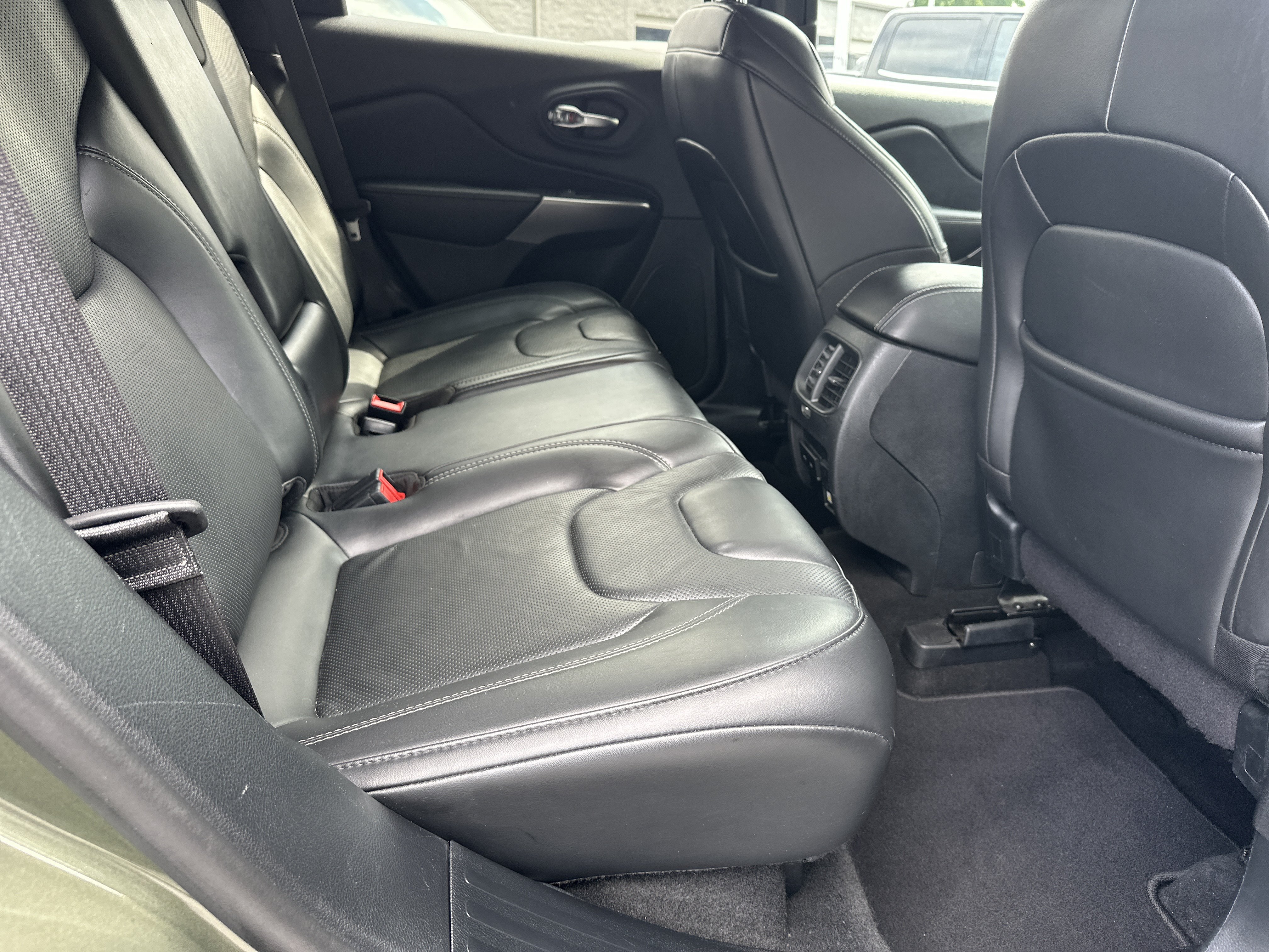 Used 2020 Jeep Cherokee Limited AWD/4WD image 17