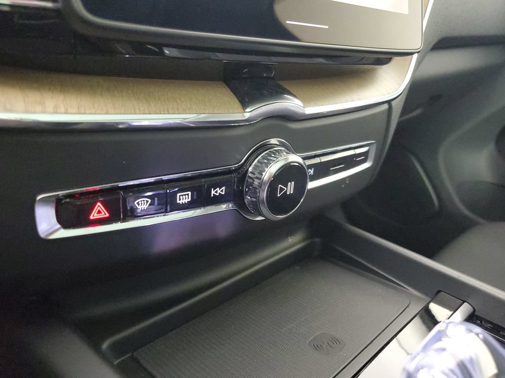 Certified 2026 Volvo XC60 B5 Core AWD/4WD image 32
