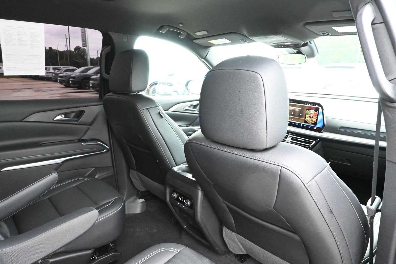 Used 2025 Chevrolet Traverse LT FWD image 37