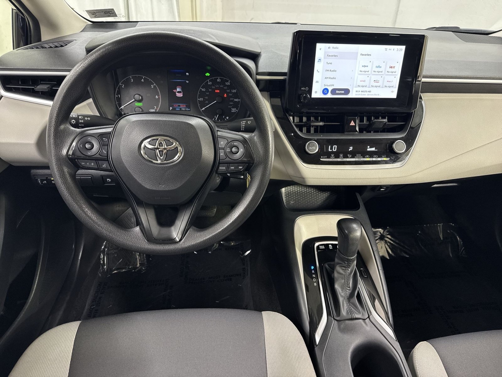 Used 2025 Toyota Corolla LE FWD image 23