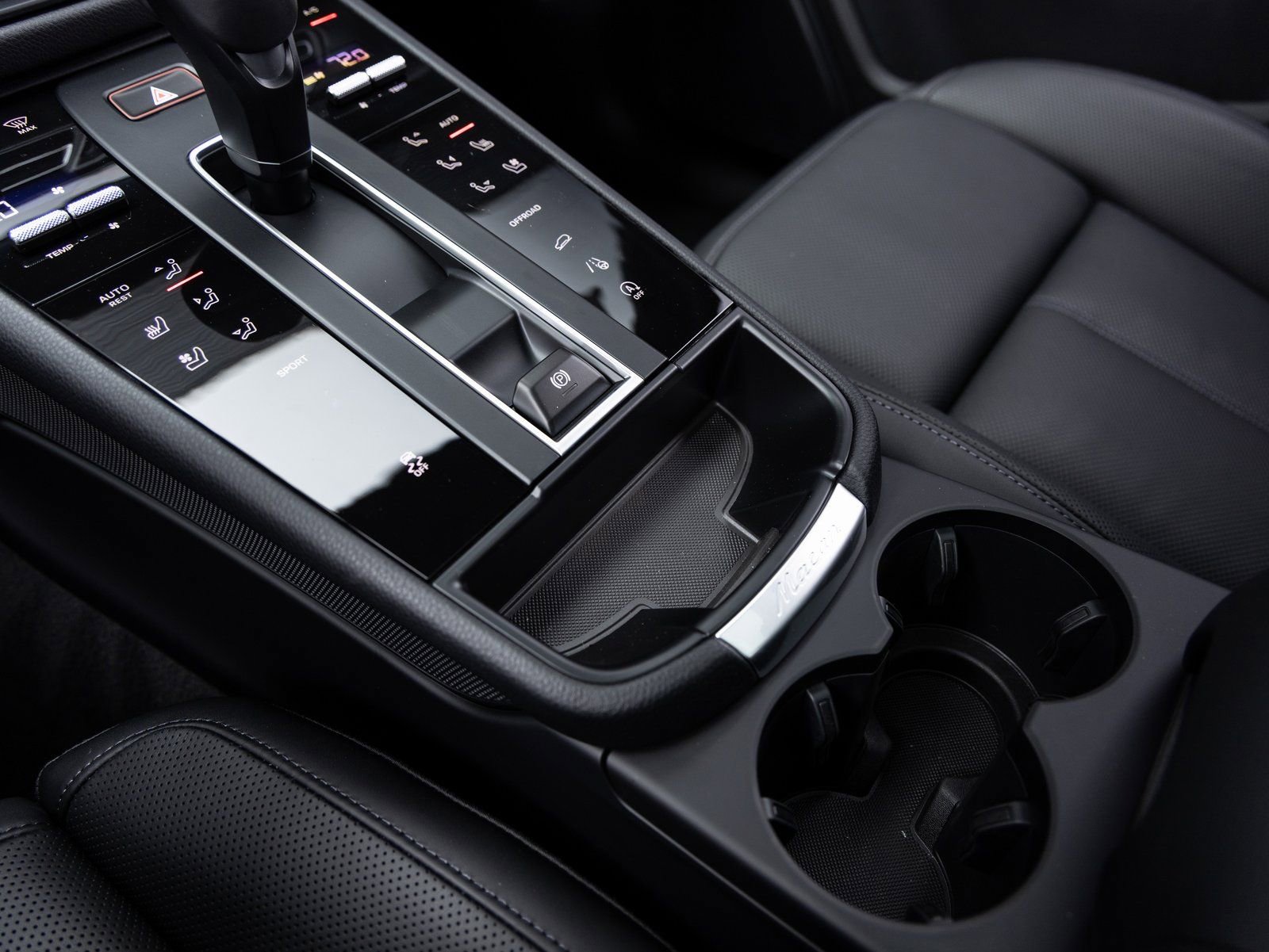 Certified 2026 Porsche Macan image 18