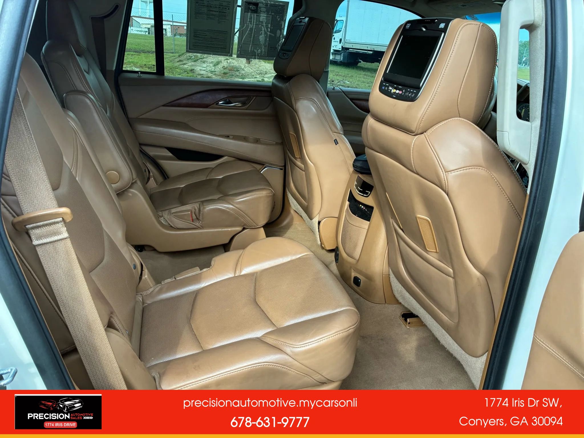 Used 2015 Cadillac Escalade Platinum image 29