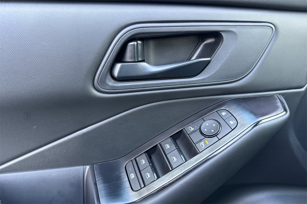 New 2026 Nissan Rogue S image 9