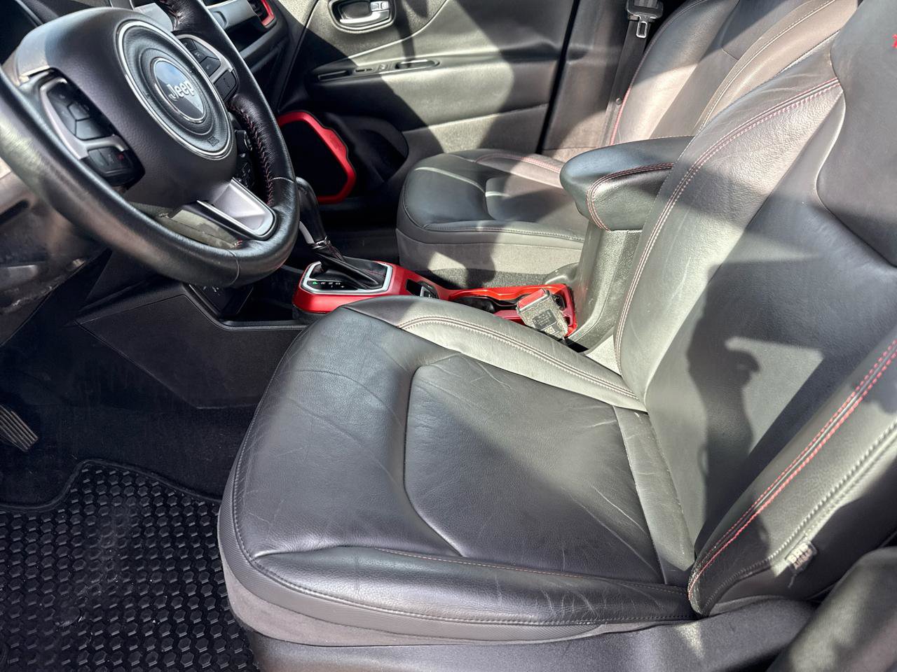 Used 2018 Jeep Renegade Trailhawk AWD/4WD image 10