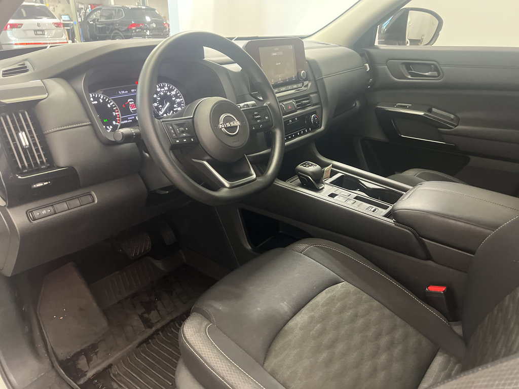 Used 2024 Nissan Pathfinder S image 11