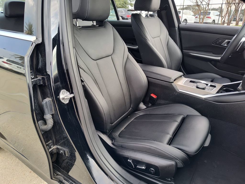 Used 2025 BMW 330i Sedan image 30