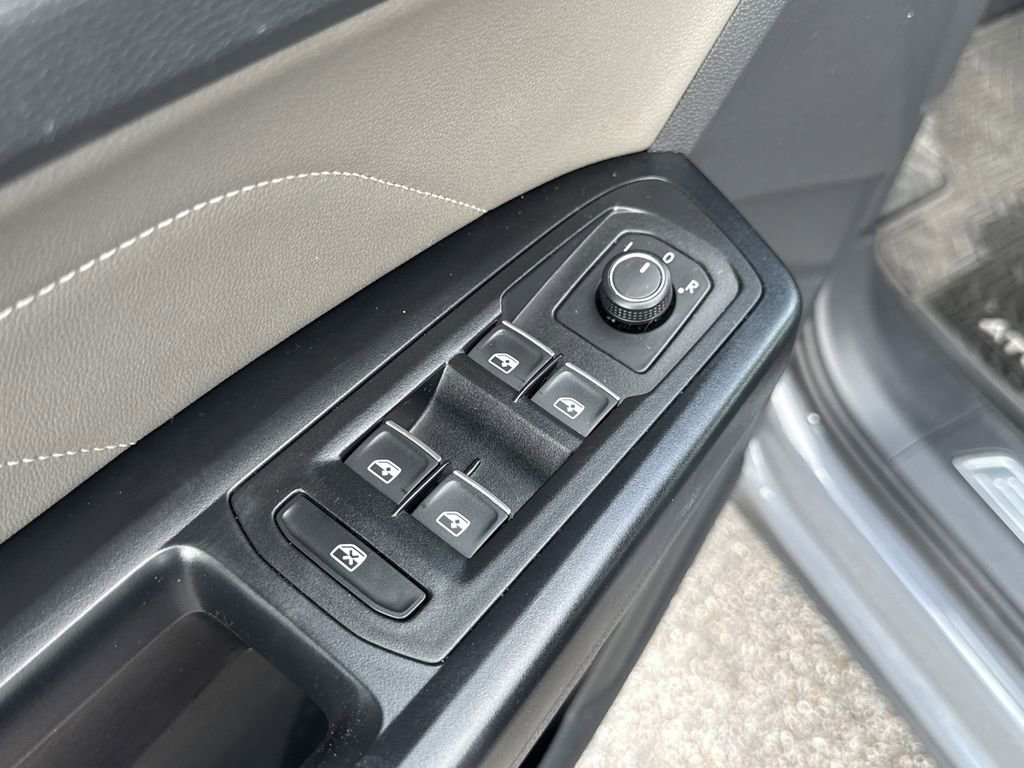 Used 2021 Volkswagen Atlas Cross Sport SE FWD image 11
