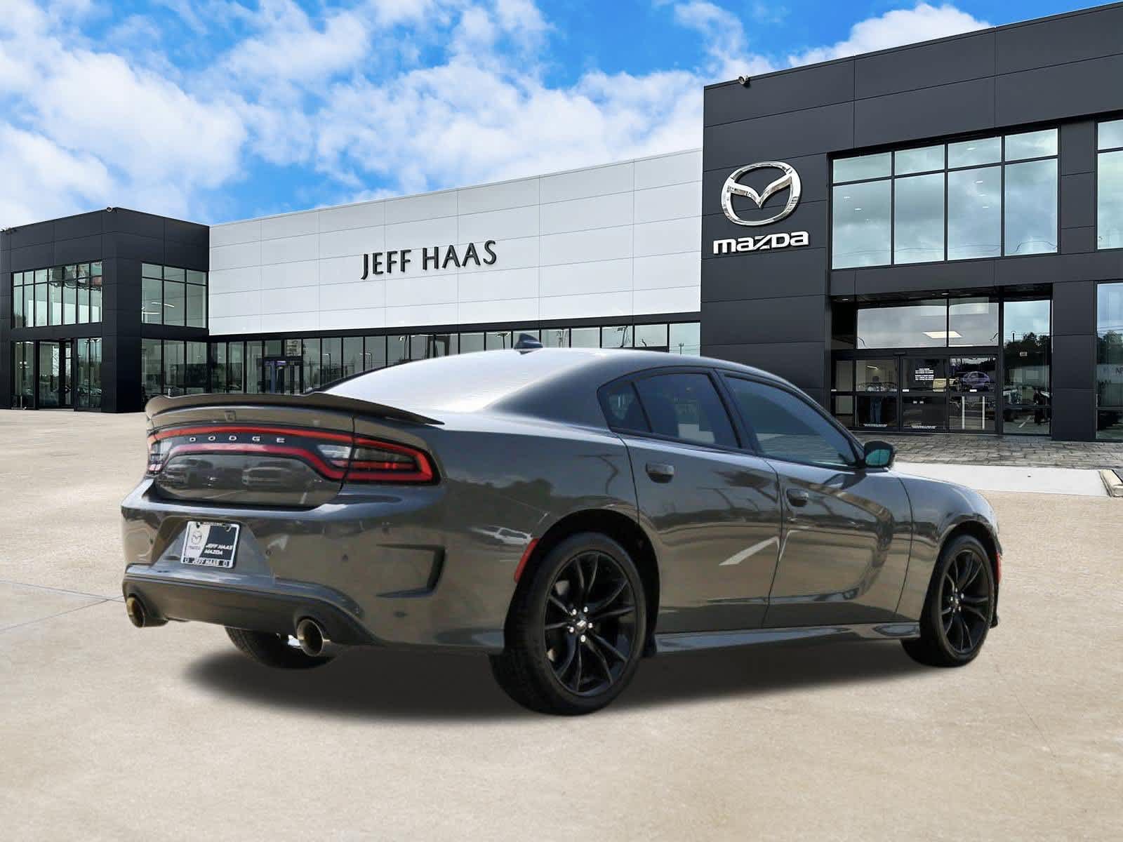 Used 2018 Dodge Charger SXT Plus w/ Blacktop Package RWD image 3