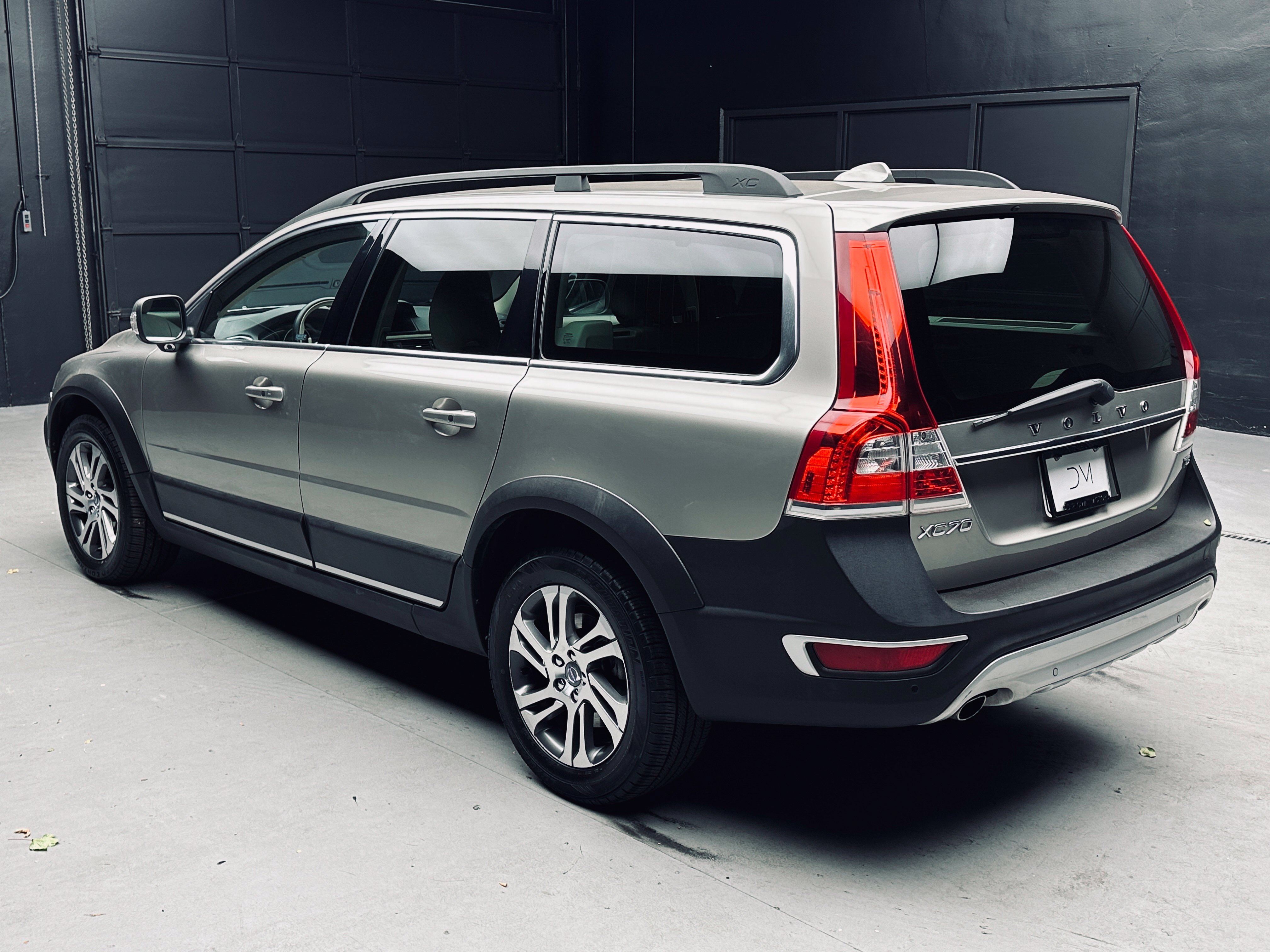 Used 2015 Volvo XC70 T5 Premier w/ Protection Package FWD image 4