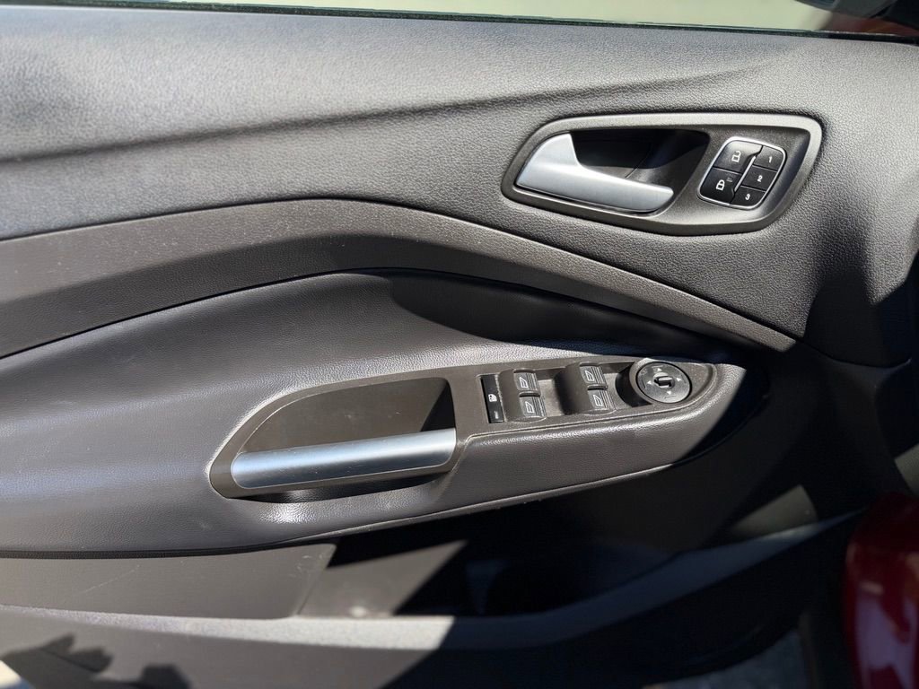 Used 2018 Ford Escape Titanium w/ Ford Safe & Smart Package image 17