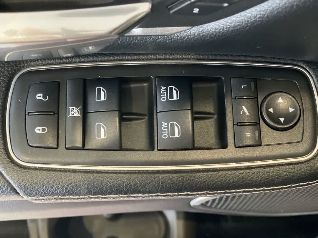 Used 2019 RAM 1500 Laramie w/ Sport Appearance Package AWD/4WD image 16