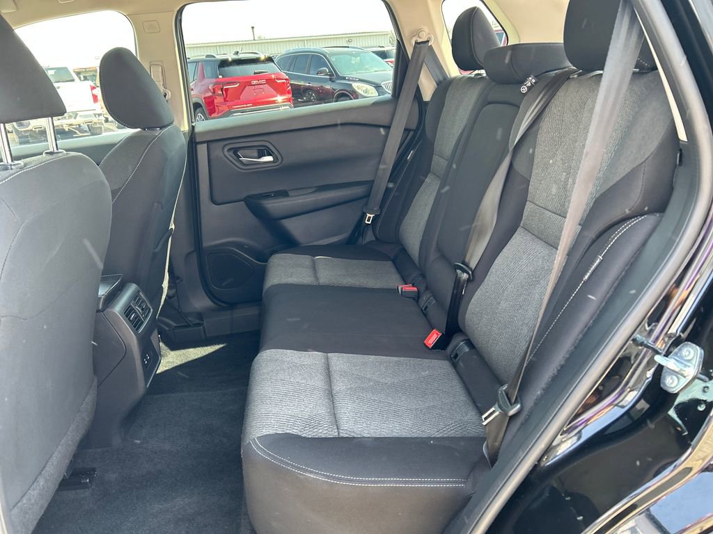 Used 2025 Nissan Rogue SV FWD image 21