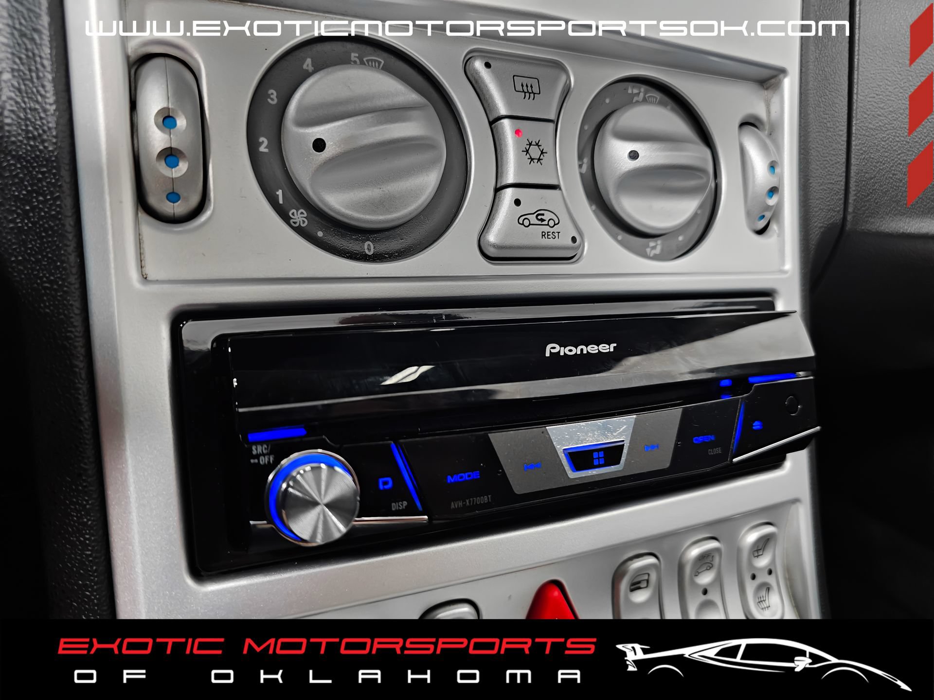 Used 2005 Chrysler Crossfire SRT-6 RWD image 32
