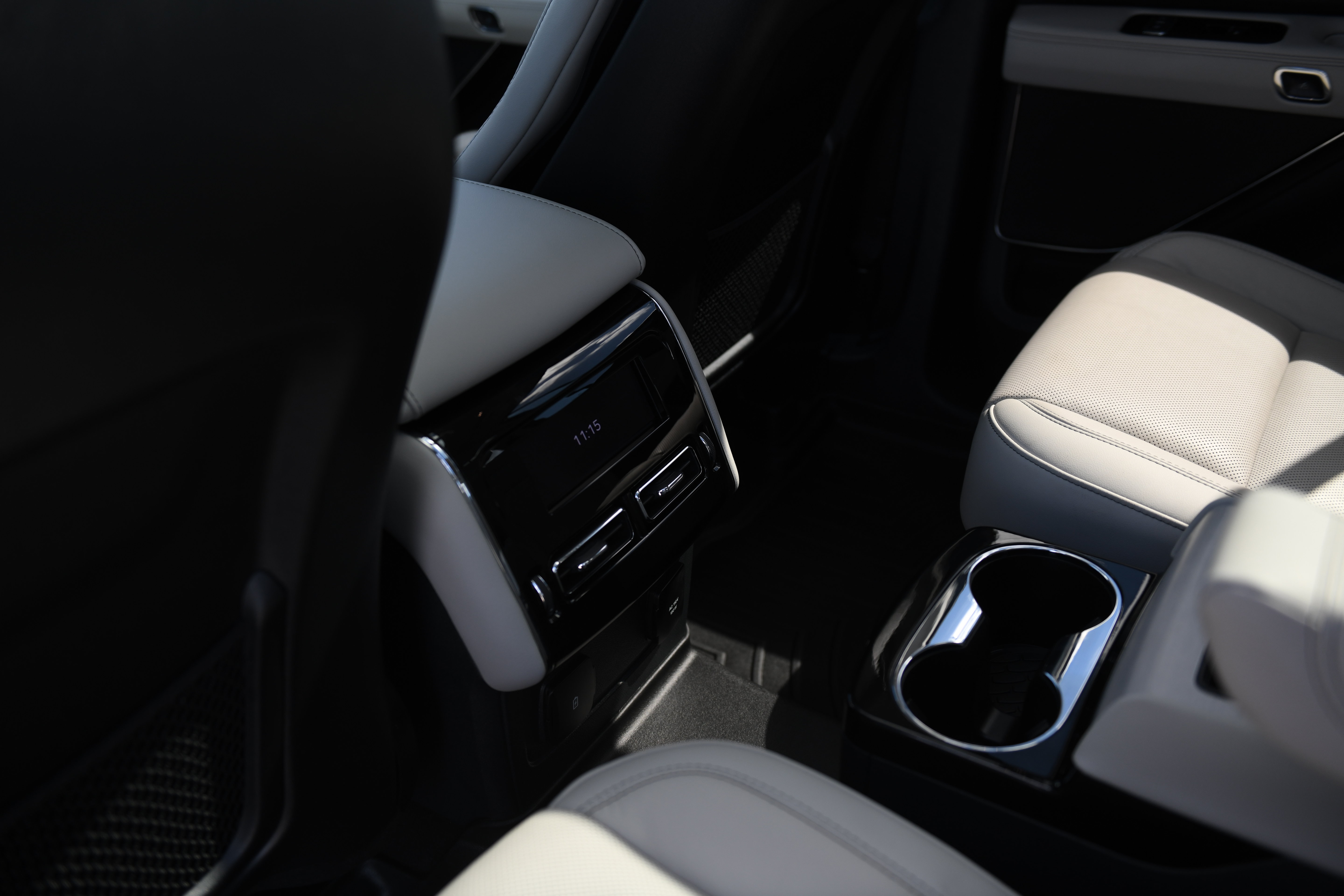 Used 2025 Lincoln Aviator Reserve w/ Jet Appearance Package RWD image 16