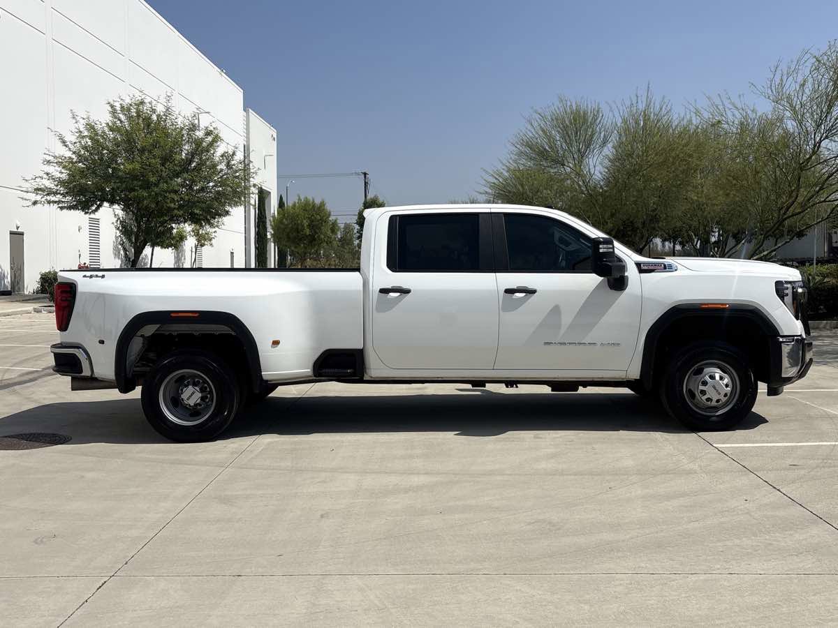 Used 2024 GMC Sierra 3500 Pro AWD/4WD image 2