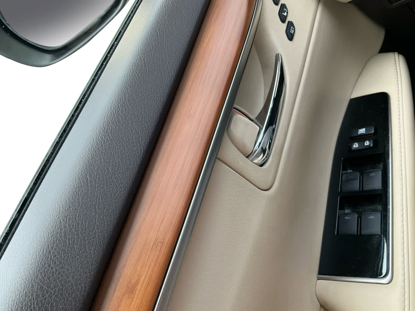 Used 2016 Lexus ES 300h w/ Luxury Package w/Wood Trim FWD image 17